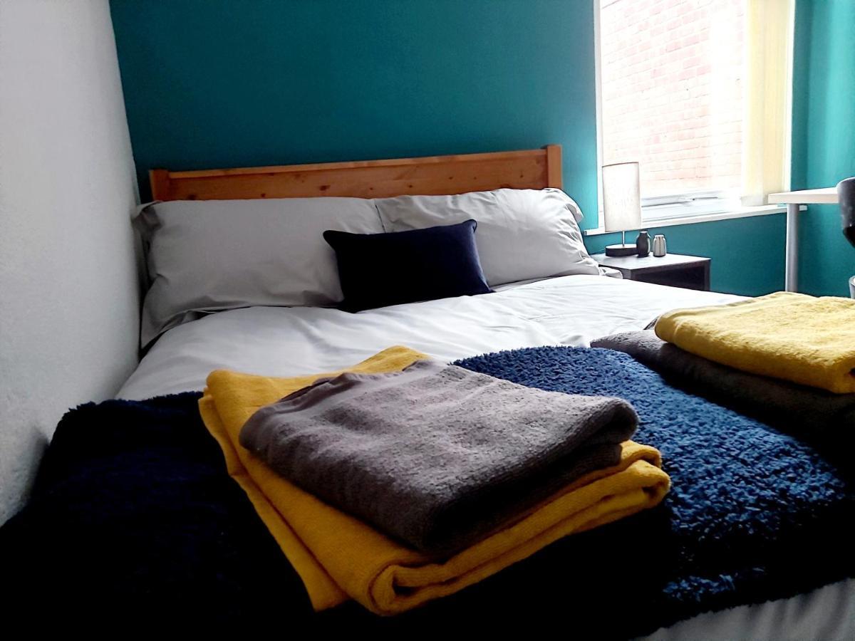 Comfy 4 Bed Home Away From Home Coventry Dış mekan fotoğraf
